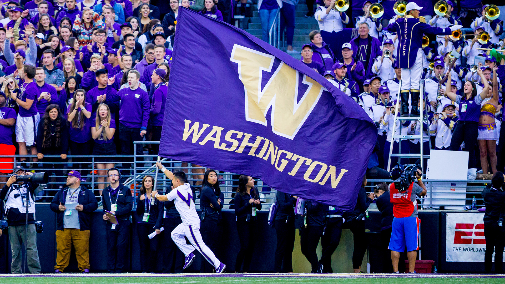 UW_FAN_EXPERIENCE_HERO UW_FAN_EXPERIENCE_HERO